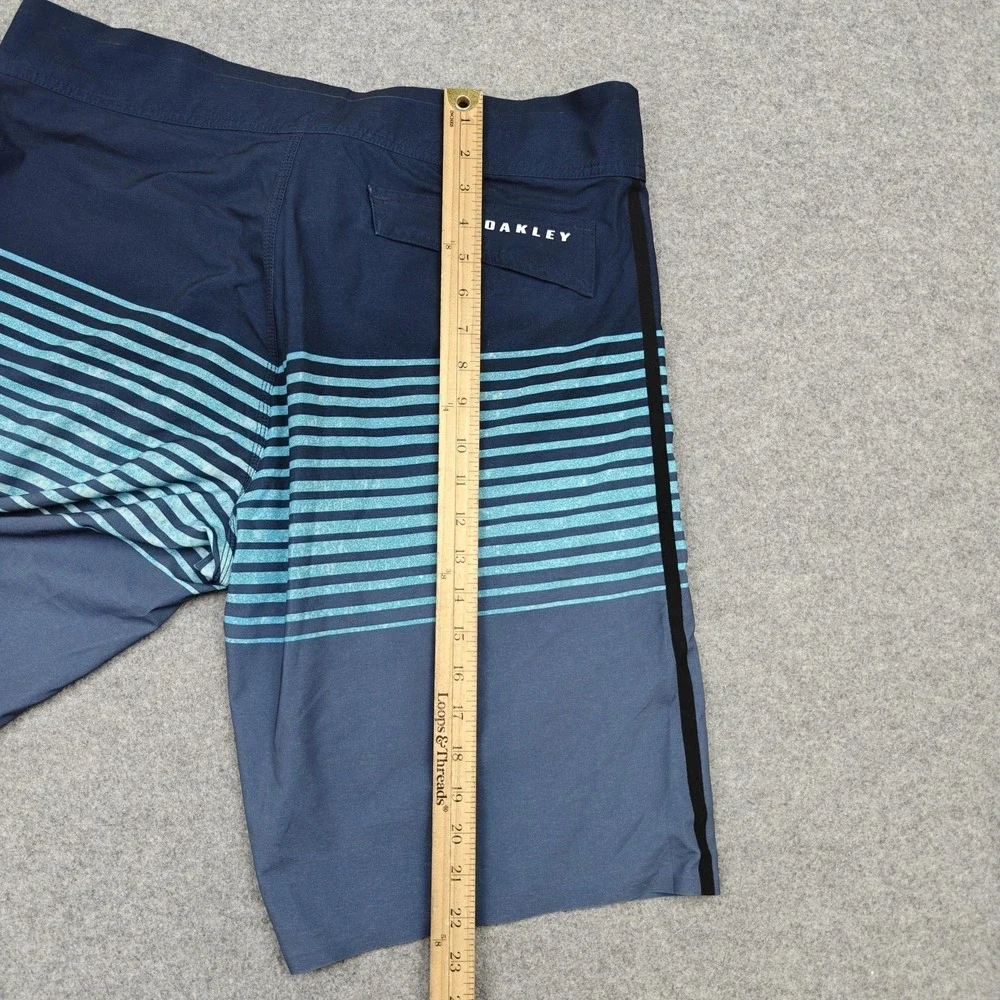 Oakley Board Shorts Mens 34 Blue Striped Swim‎ Trunks Drawstring Back Pocket